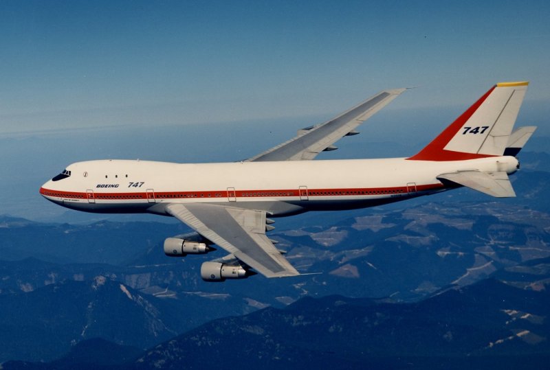 Пассажирский Боинг 747