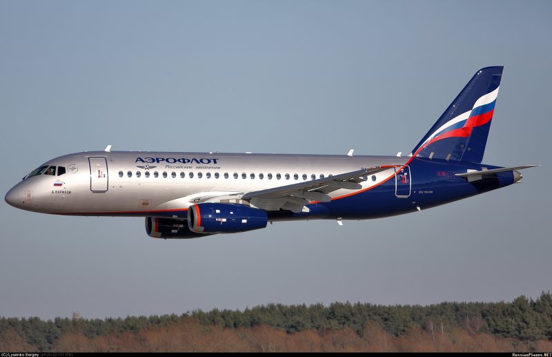 Самолет Sukhoi SSJ 100