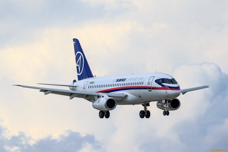 Super Jet SJ-100 самолет