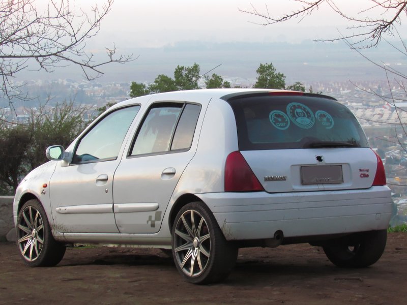 Рено пятидверный 2002