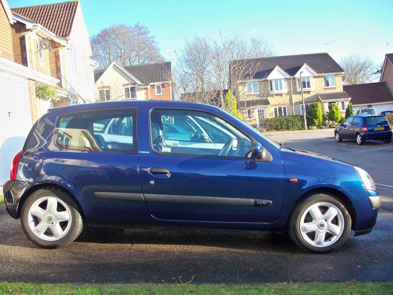 Рено пятидверный 2002