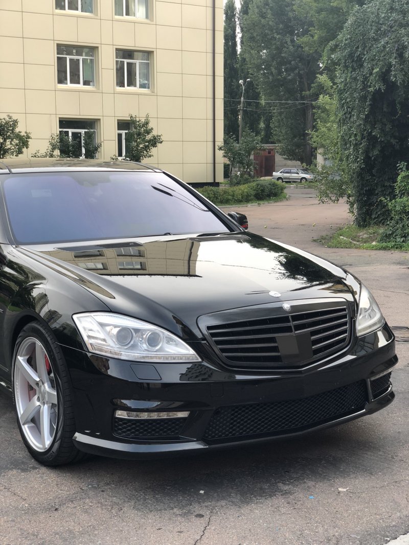 Mercedes Benz 221 AMG 63