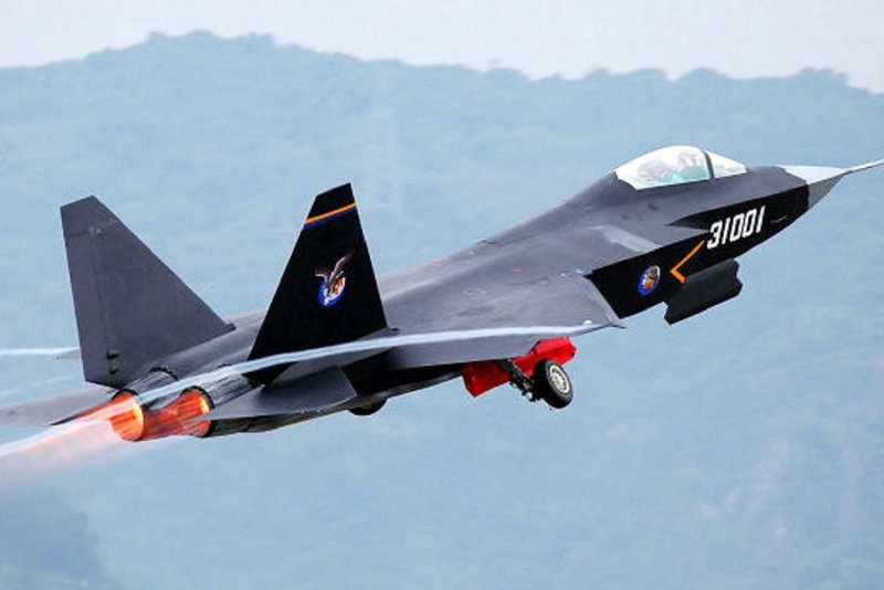 Китайский стелс-истребитель j-31
