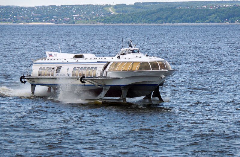 Теплоход Метеор на подводных крыльях