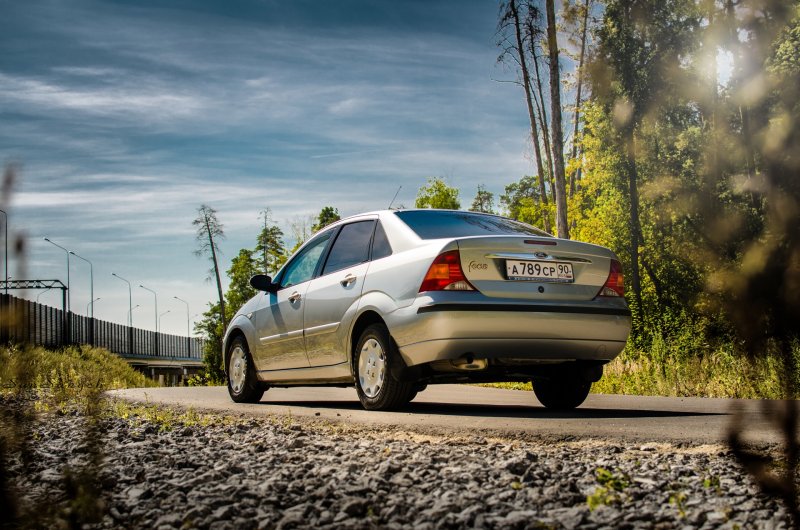 Focus 1 sedan