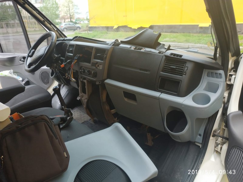 Форд Транзит год 2003 салон