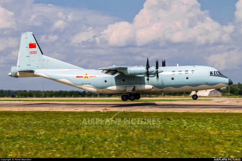 Y-9 самолет Китай