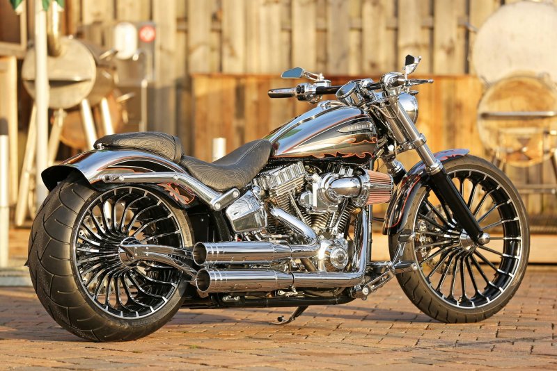 Мотоциклы Harley Davidson Breakout Custom