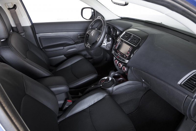 Mitsubishi Outlander 2015 Interior