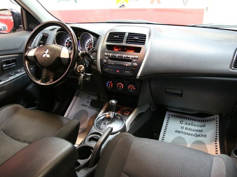 Mitsubishi ASX 2012 салон