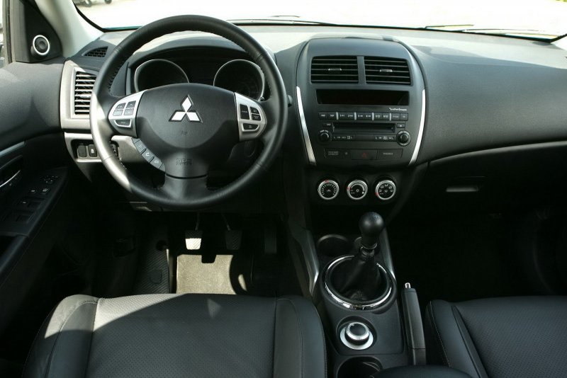 Mitsubishi ASX 2010 салон
