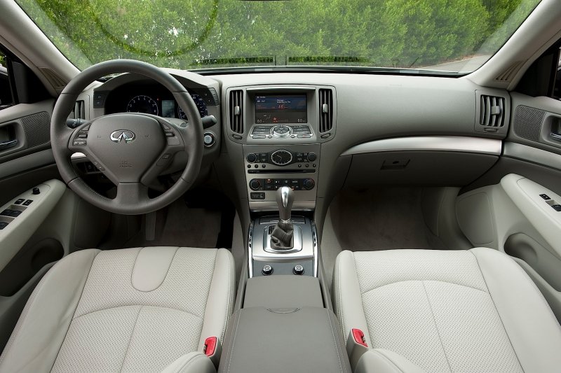 Infiniti g25 салон