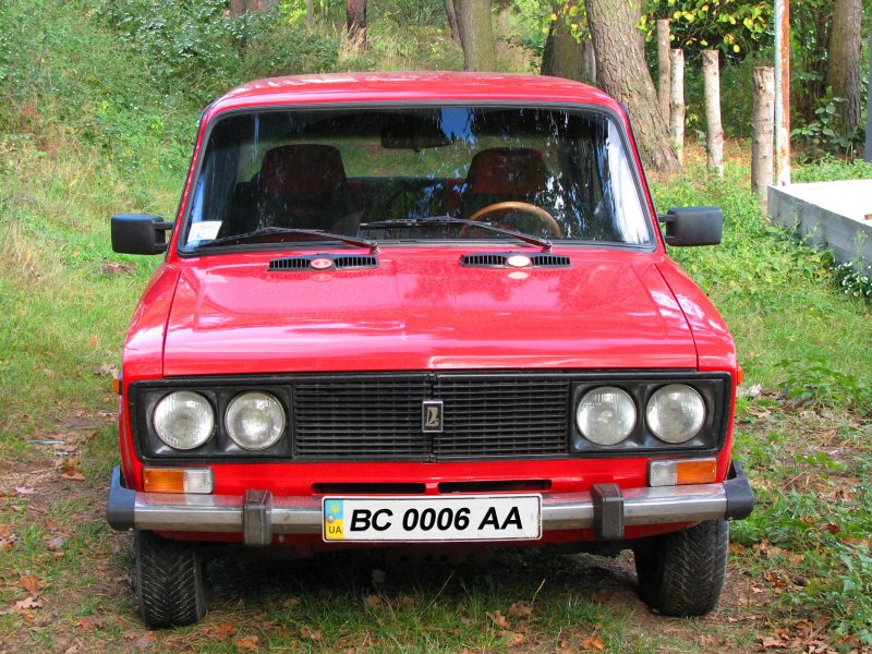 Машина ВАЗ 2106
