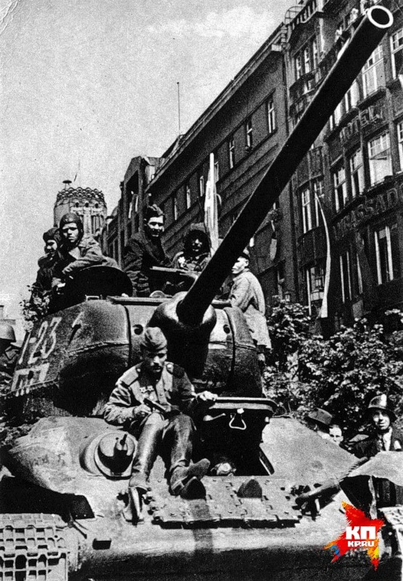 Советские танки в Праге 1945