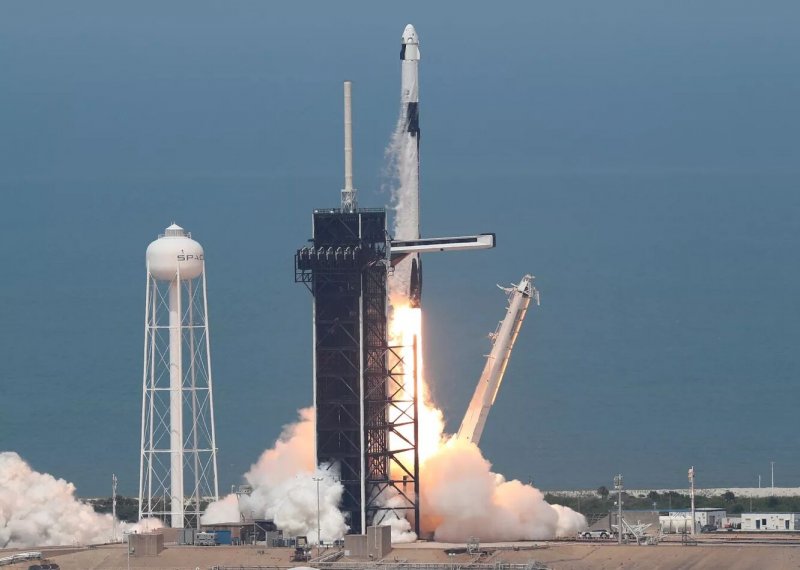 Полет ракеты SPACEX