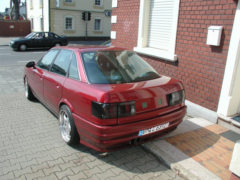 Ауди 90 красная
