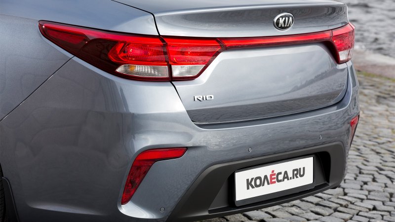 Kia Rio 4 сзади