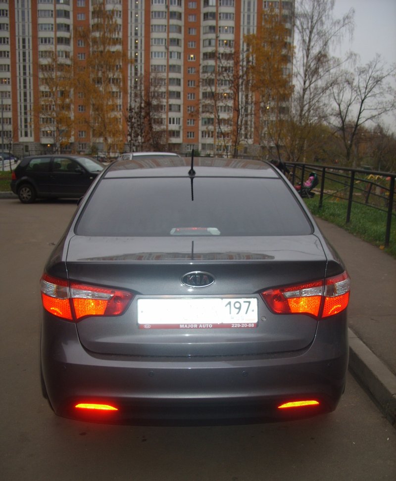 Киа Рио 2013 сзади