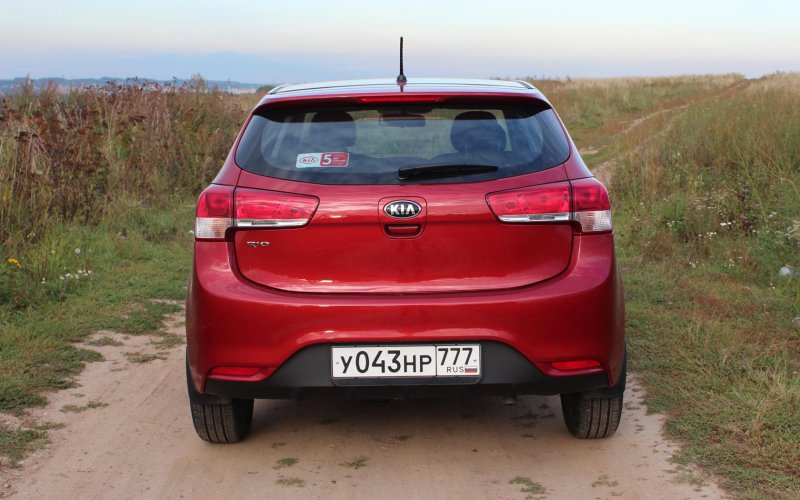 Kia Rio 3 хэтчбек сзади