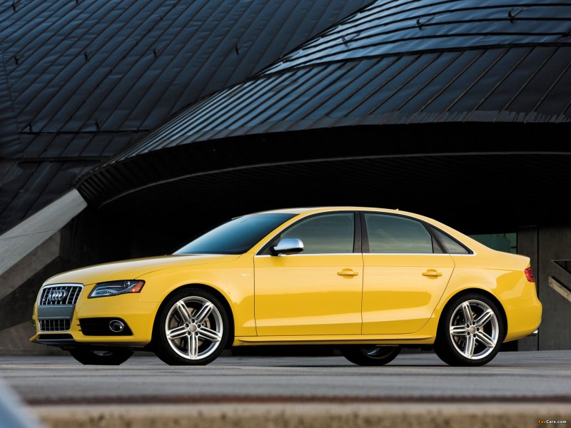 Audi a4 b8 желтая
