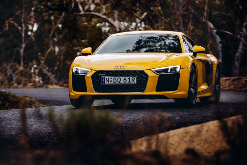 Audi r8 v10 Plus Yellow