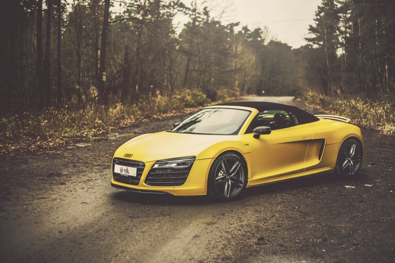 Желтый Ауди r8 Audi