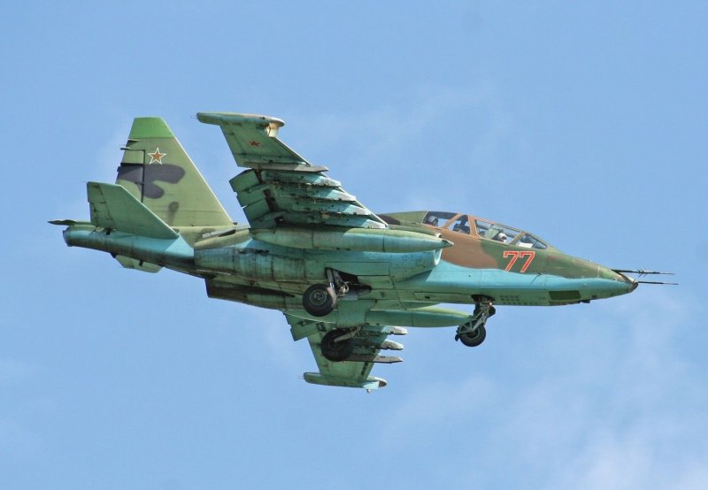 Самолет Су-25