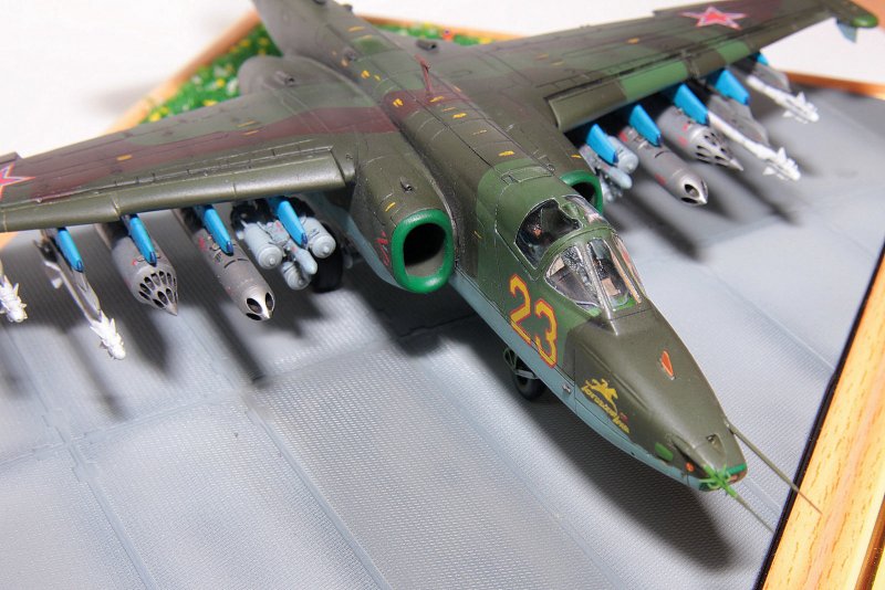 Самолет Су-25