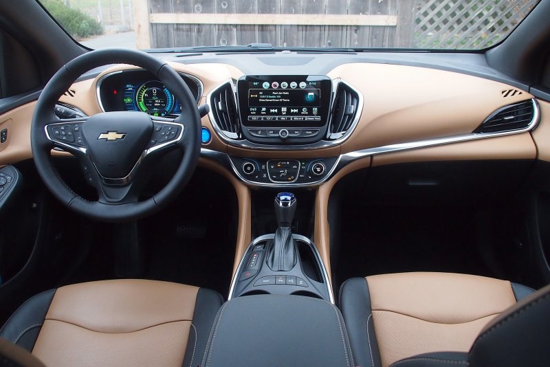 Chevrolet Volt 2016 интерьер