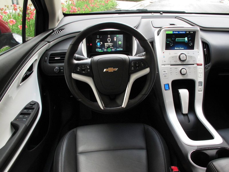 Chevrolet Volt 2012 салон
