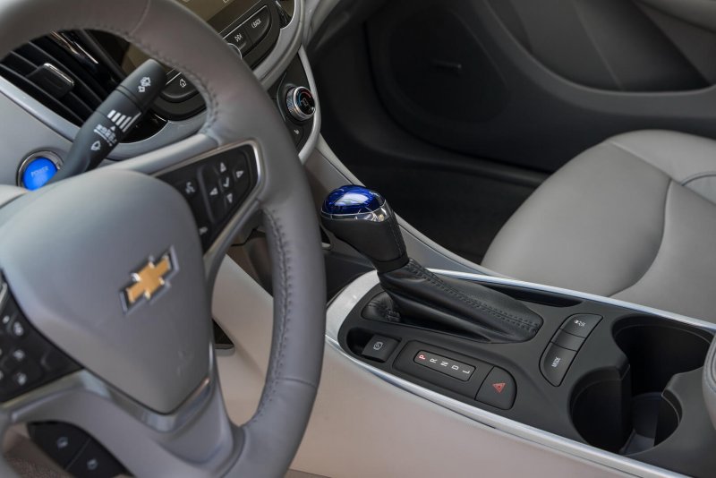 Chevrolet Volt 2016 интерьер