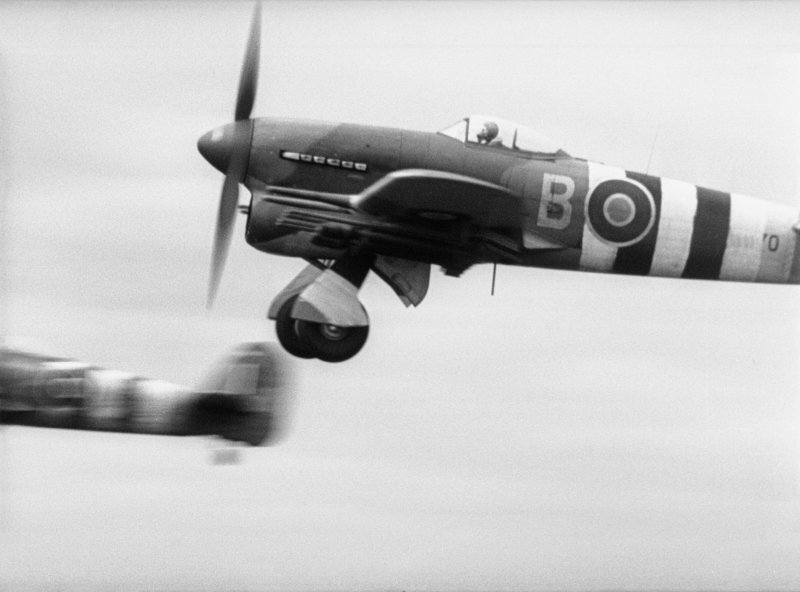 Истребитель-бомбардировщик Hawker Typhoon