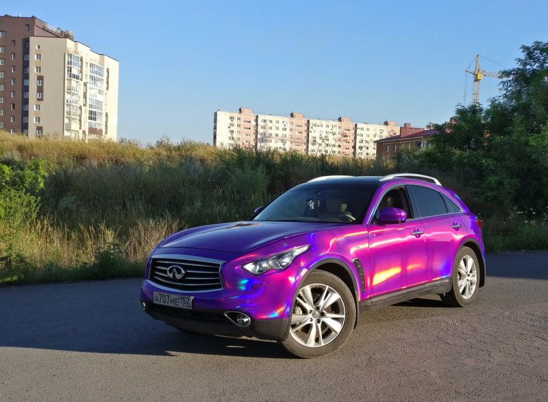 Фиолетовый Infiniti fx45