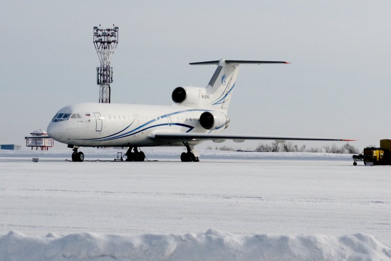 Самолет в аэропорту Кемерово