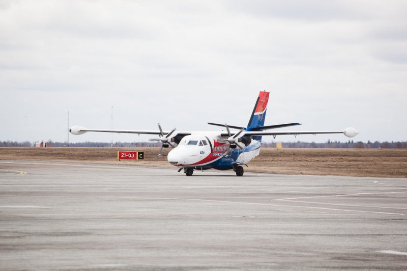 RL 7503 Роял Флайт самолет
