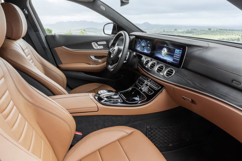 Мерседес e class салон 2017