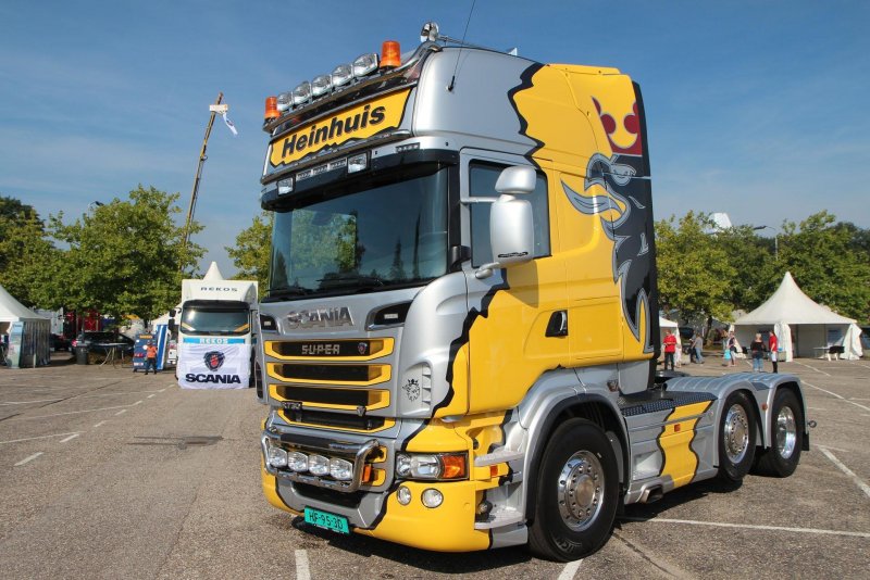 Грузовой тягач седельный Scania