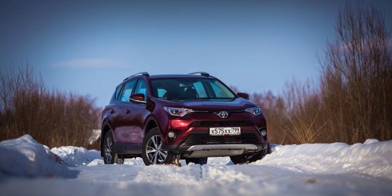 Toyota rav4 вишневый