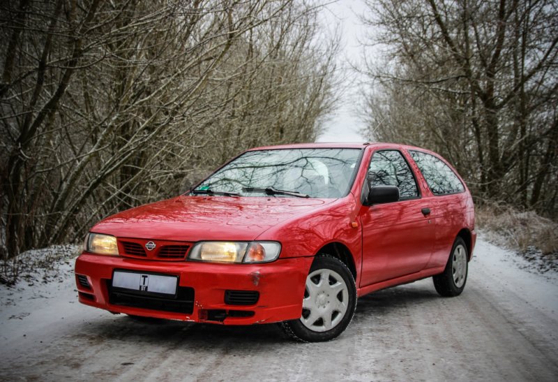 Nissan Almera n15 зелёный седан