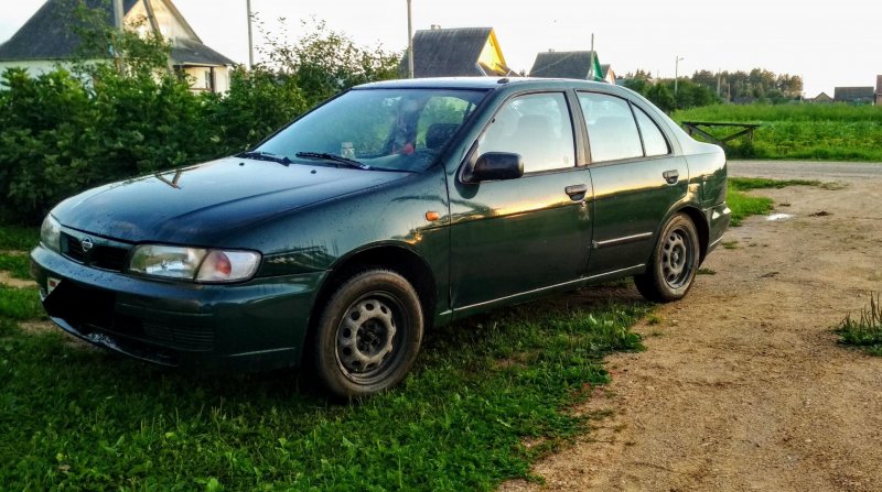 Nissan Almera 1997 года