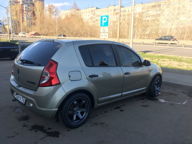 Рено Сандеро r16