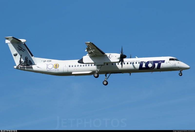 DHC 8 самолет