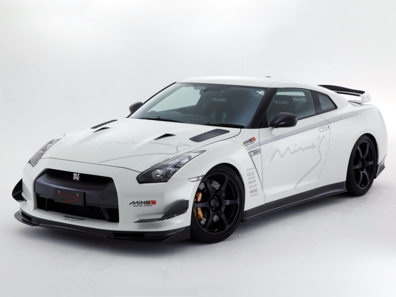 Nissan Skyline 35
