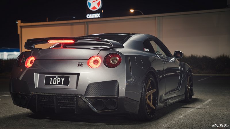 Nissan GTR купе