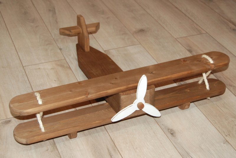 Деревянная игрушка самолетик
