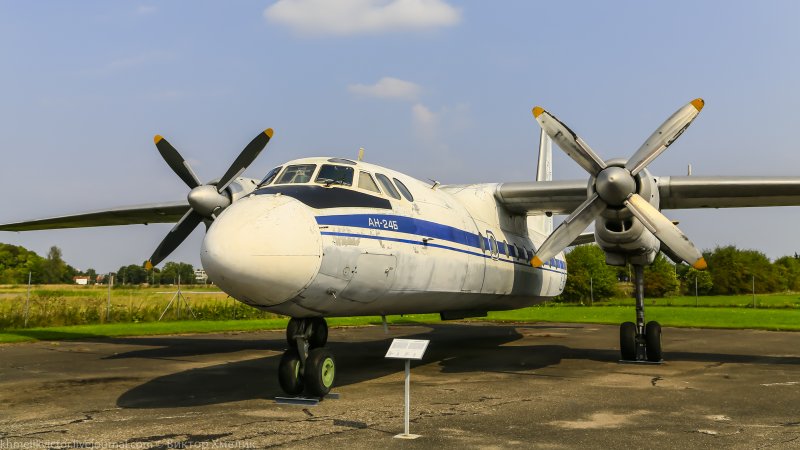 АН-24 пассажирский самолёт салон