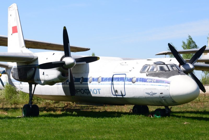 Самолет ан24 Комиавиатранс