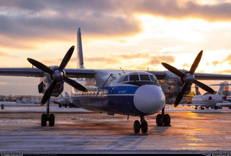 АН-24 самолет