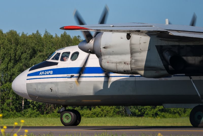 АН-24 самолет