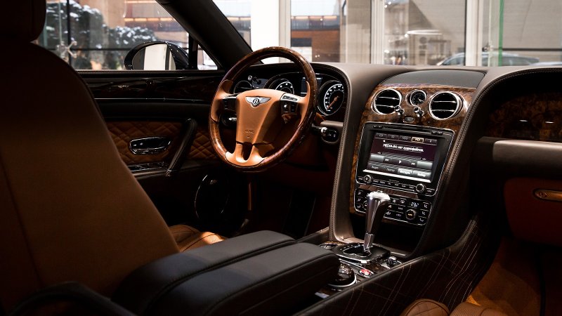Bentley Continental Flying Spur салон